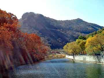 国产成人av区一区二区三泡芙，纯情犀利哥写的小说